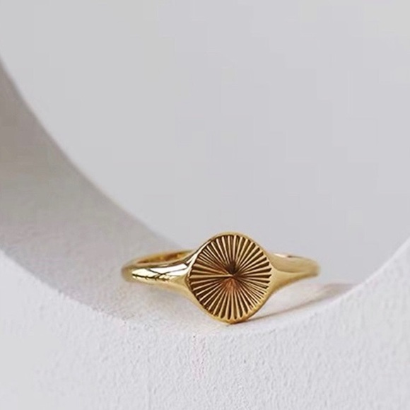 ✨Insta 🌞 sunshine gold plated ring - Picture 6 of 6